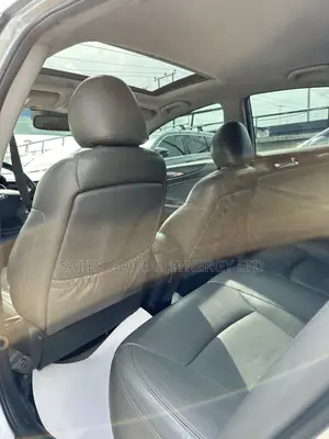 Hyundai Sonata Limited Sedan FWD (2.4L 4cyl 6A) 2011 Silver