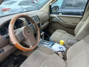 Nissan Pathfinder 2006 Brown