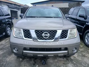Nissan Pathfinder 2006 Brown