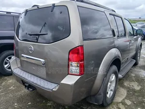 Nissan Pathfinder 2006 Brown