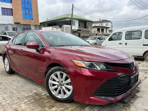 Toyota Camry LE FWD (2.5L 4cyl 8AM) 2018 Red