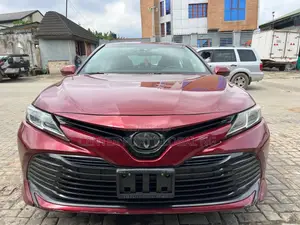 Toyota Camry LE FWD (2.5L 4cyl 8AM) 2018 Red