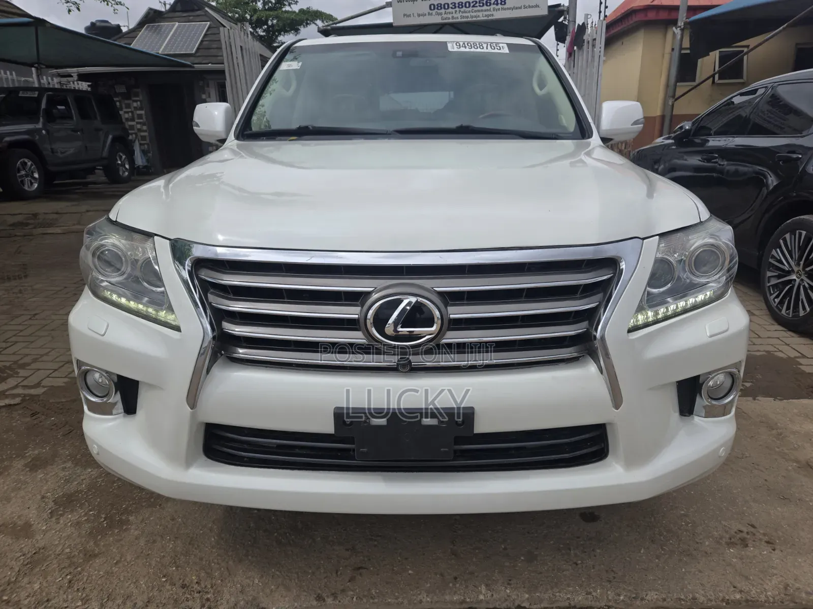 Lexus LX 570 AWD 2013 White