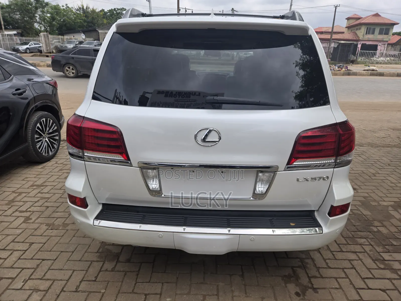 Lexus LX 570 AWD 2013 White