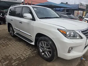 Lexus LX 570 AWD 2013 White