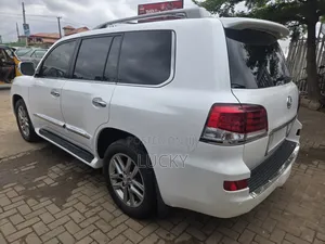 Lexus LX 570 AWD 2013 White