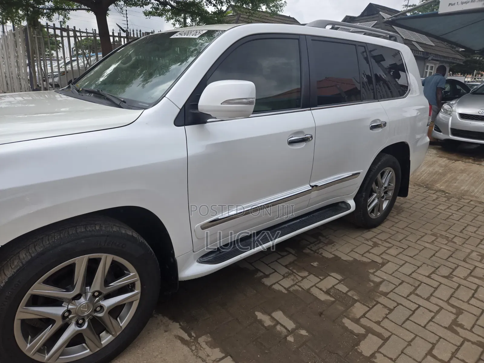 Lexus LX 570 AWD 2013 White