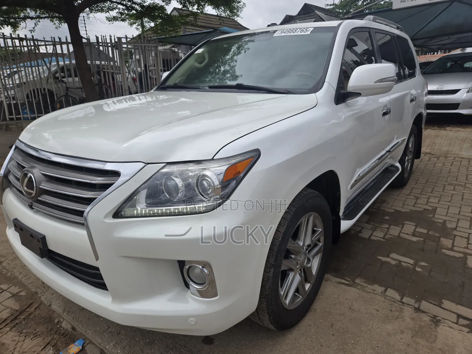 Lexus LX 570 AWD 2013 White