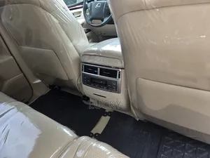 Lexus LX 570 AWD 2013 White