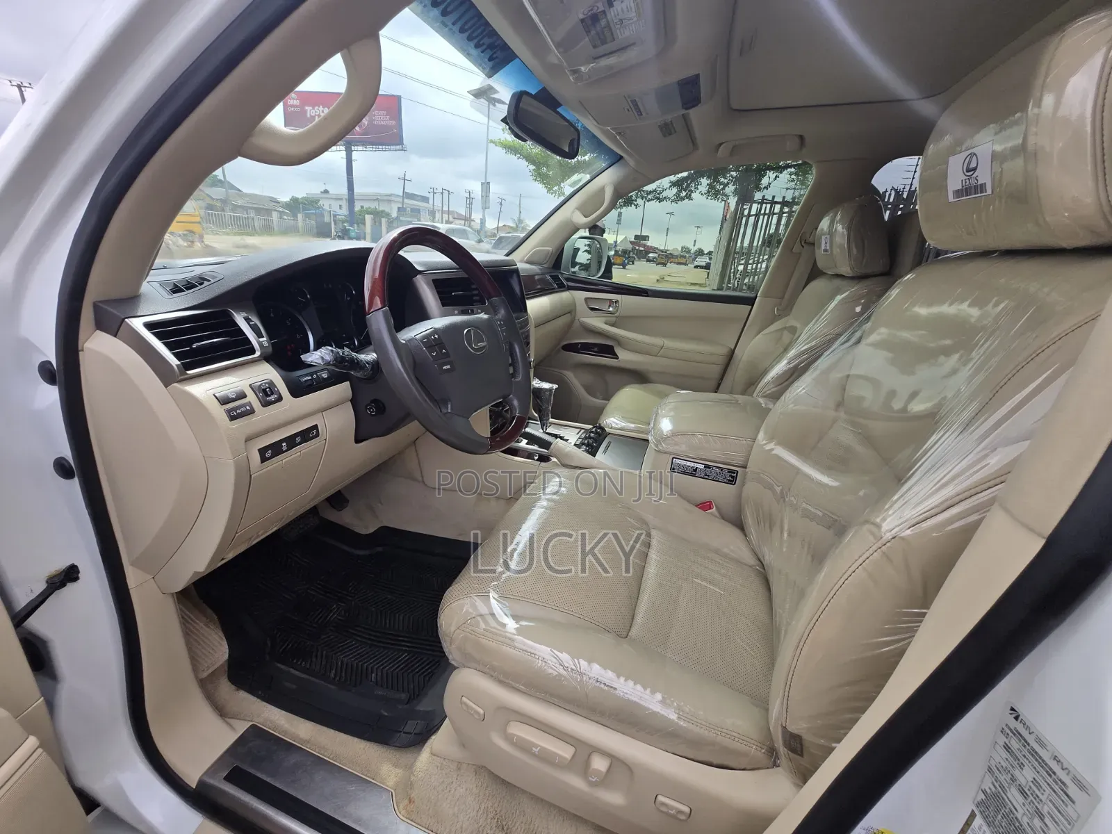 Lexus LX 570 AWD 2013 White