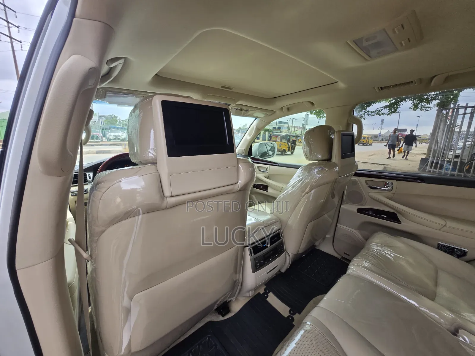 Lexus LX 570 AWD 2013 White