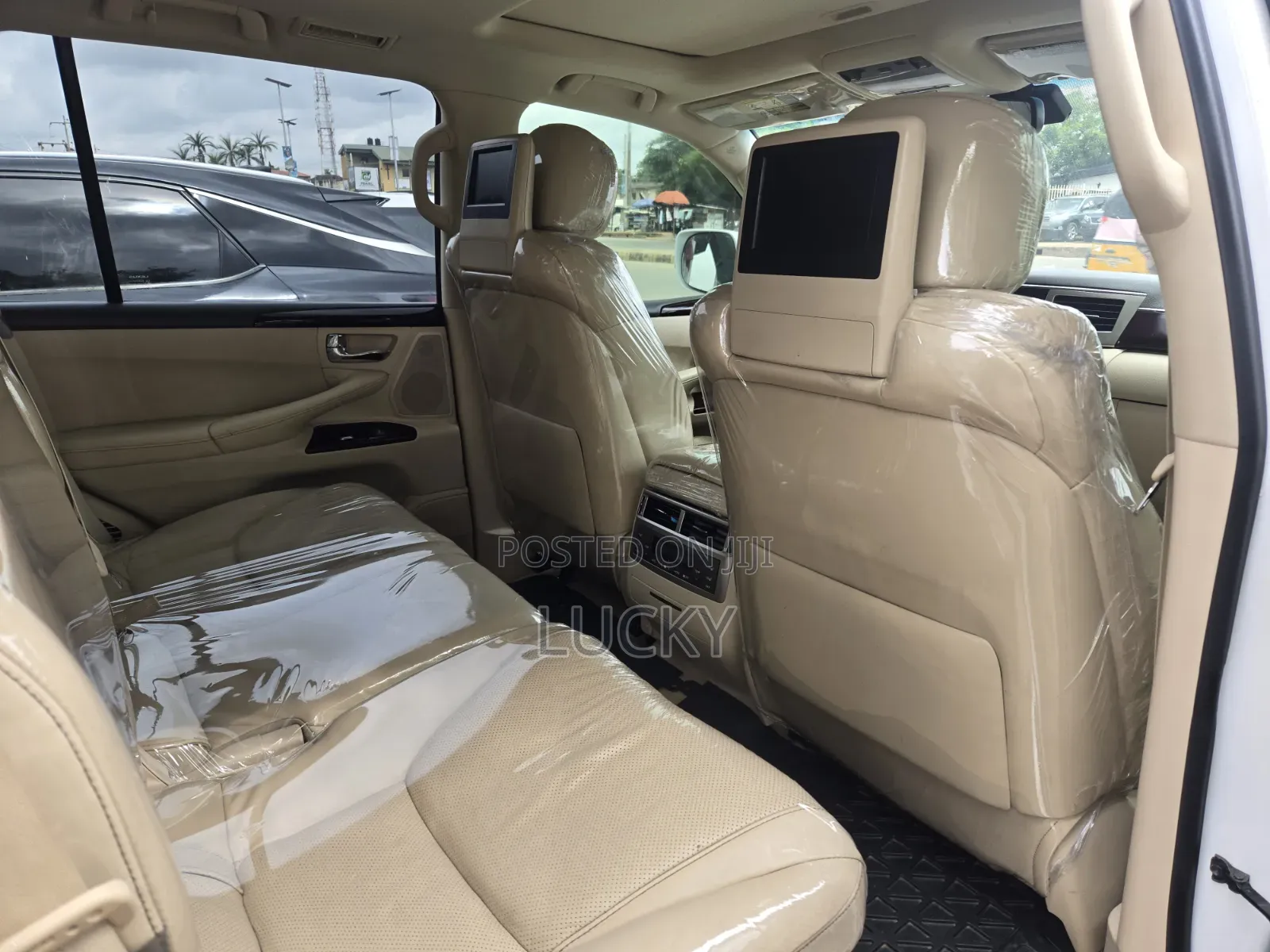 Lexus LX 570 AWD 2013 White