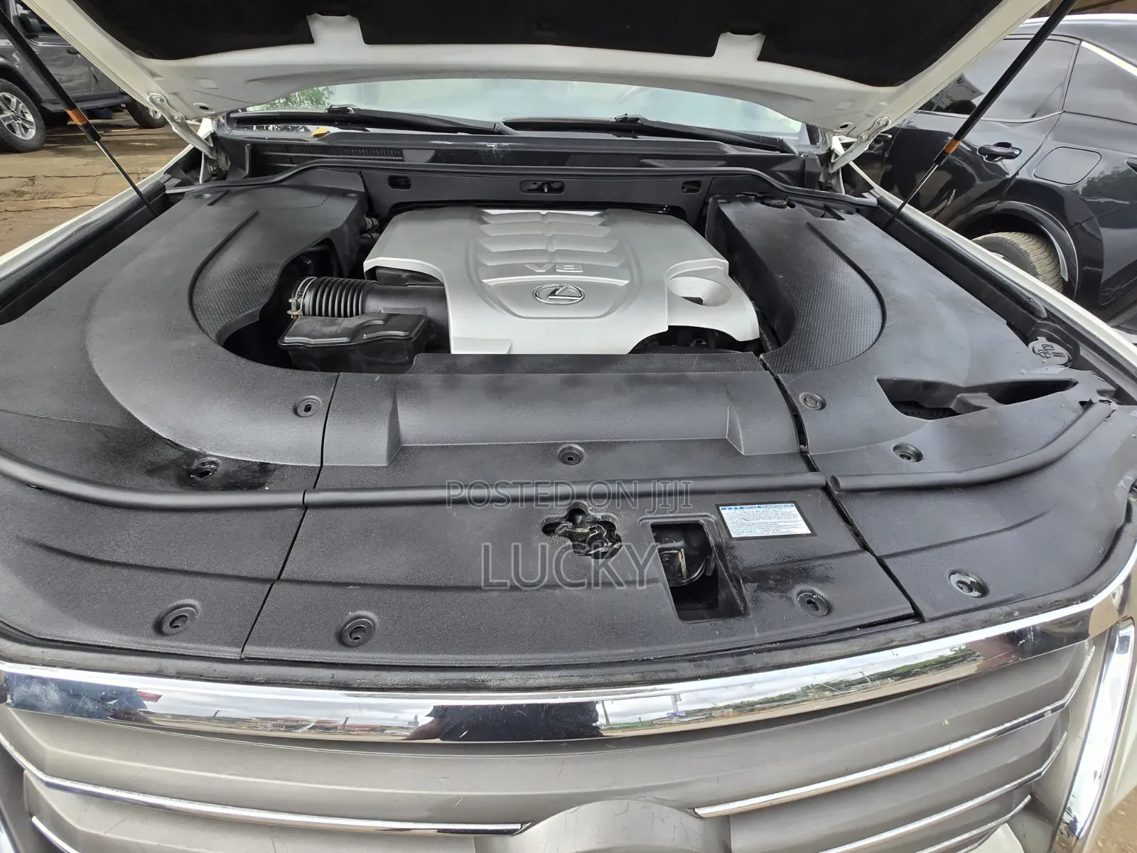 Lexus LX 570 AWD 2013 White