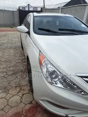 Hyundai Sonata SE 2.0T Sedan FWD (2.0L 4cyl 6A) 2013 White