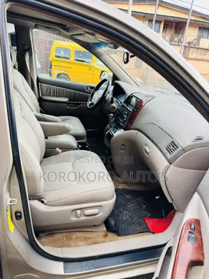 Toyota Sienna XLE Limited AWD 2006 Gold