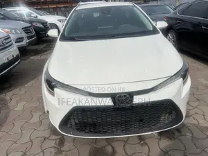 Toyota Corolla LE 2021 White