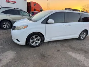 Toyota Sienna 2012 White