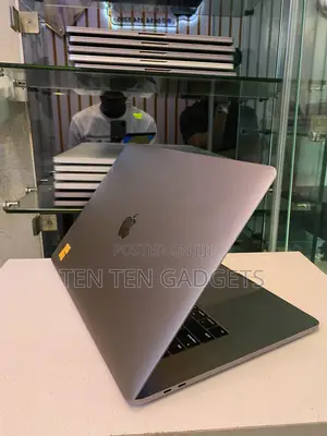 Laptop Apple MacBook Pro 2017 16GB Intel Core i7 SSD 512GB