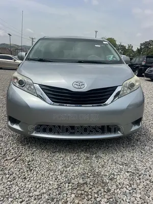 Toyota Sienna LE AWD 7-Passenger 2013 Silver