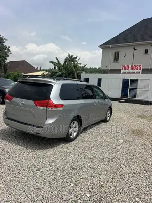 Toyota Sienna LE AWD 7-Passenger 2013 Silver