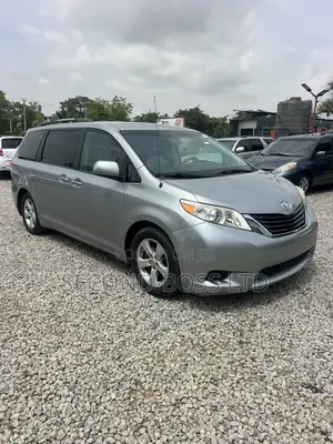 Toyota Sienna LE AWD 7-Passenger 2013 Silver