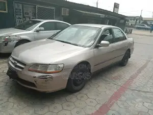 Honda Accord 1999 Gold