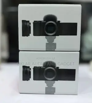 Sony Zv-E10 Mirroless Camera With 16-50mm Lens for Vlogging