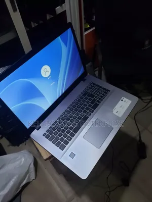 Laptop Asus VivoBook Pro 17 N705UN 4GB Intel Core i3 SSD 128GB