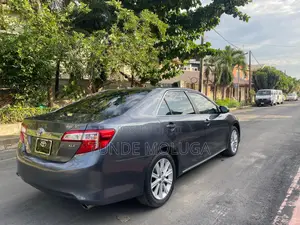 Toyota Camry XLE 4dr Sedan (3.5L 6cyl 6A) 2014 Gray
