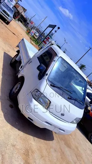 Nissan Pick-up 2007 White