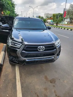 New Toyota Hilux 2025 Black