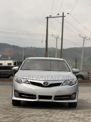 Toyota Camry SE 4dr Sedan (2.5L 4cyl 6A) 2013 Silver