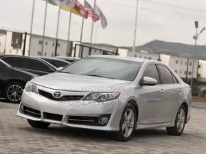 Toyota Camry SE 4dr Sedan (2.5L 4cyl 6A) 2013 Silver