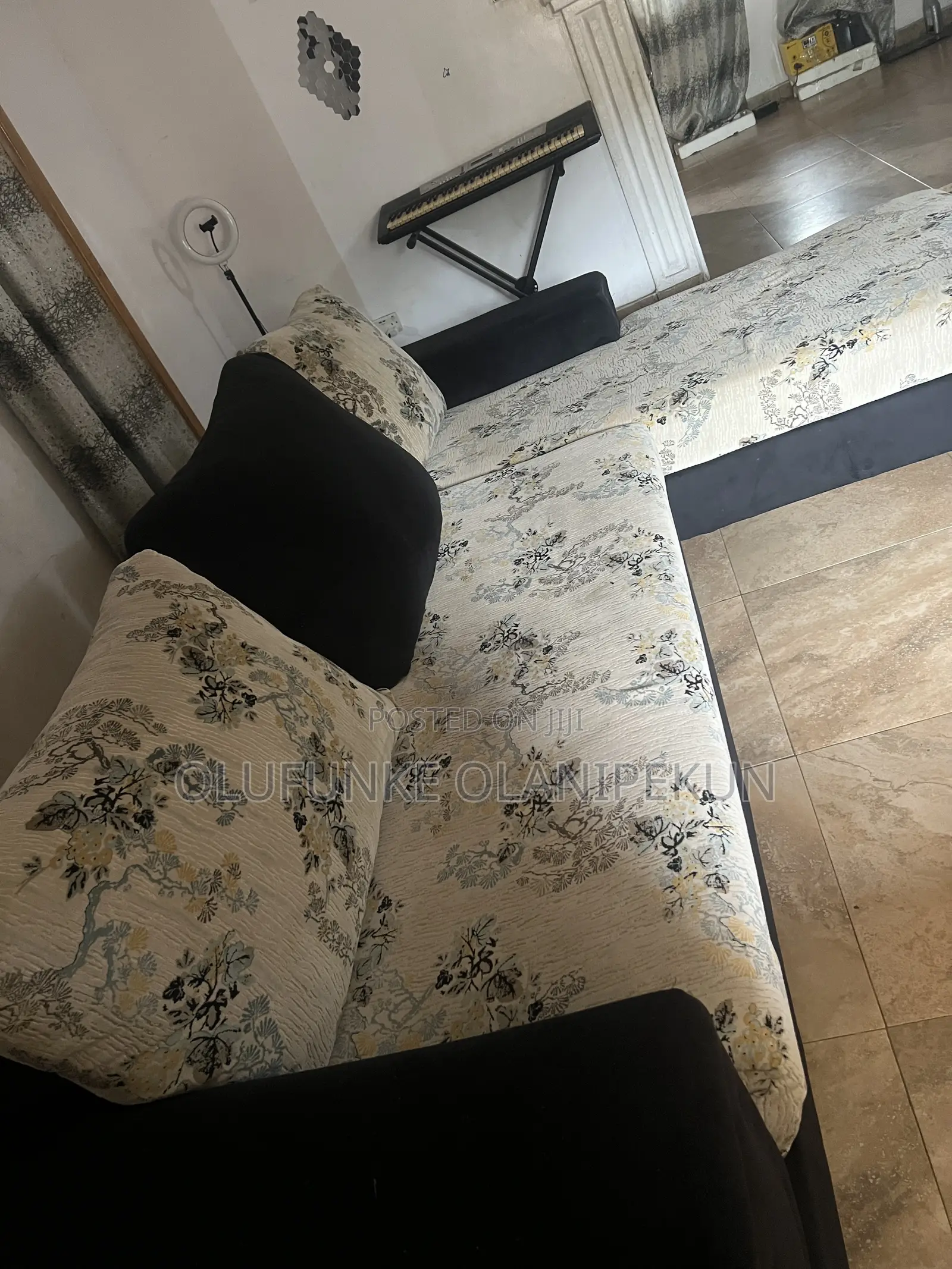 Modern L-shaped Sofa – Excellent Condition