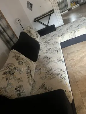 Modern L-shaped Sofa – Excellent Condition