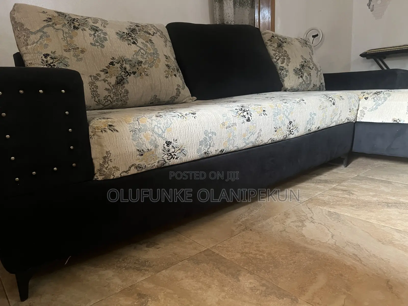 Modern L-shaped Sofa – Excellent Condition