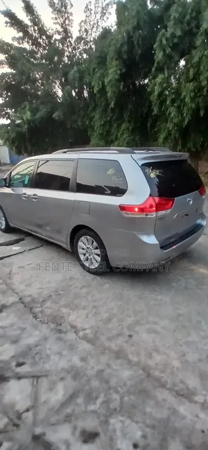 Toyota Sienna 7 Passenger 2012 Silver