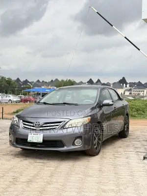 Toyota Corolla Base 4dr Sedan (1.8L 4cyl 5M) 2010 Gray