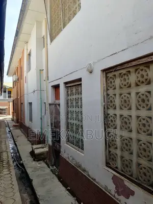4bdrm Duplex in Oluyole Estate for sale
