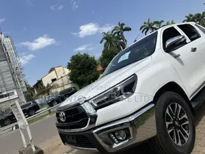 Toyota Hilux SR 4x4 2017 Off white