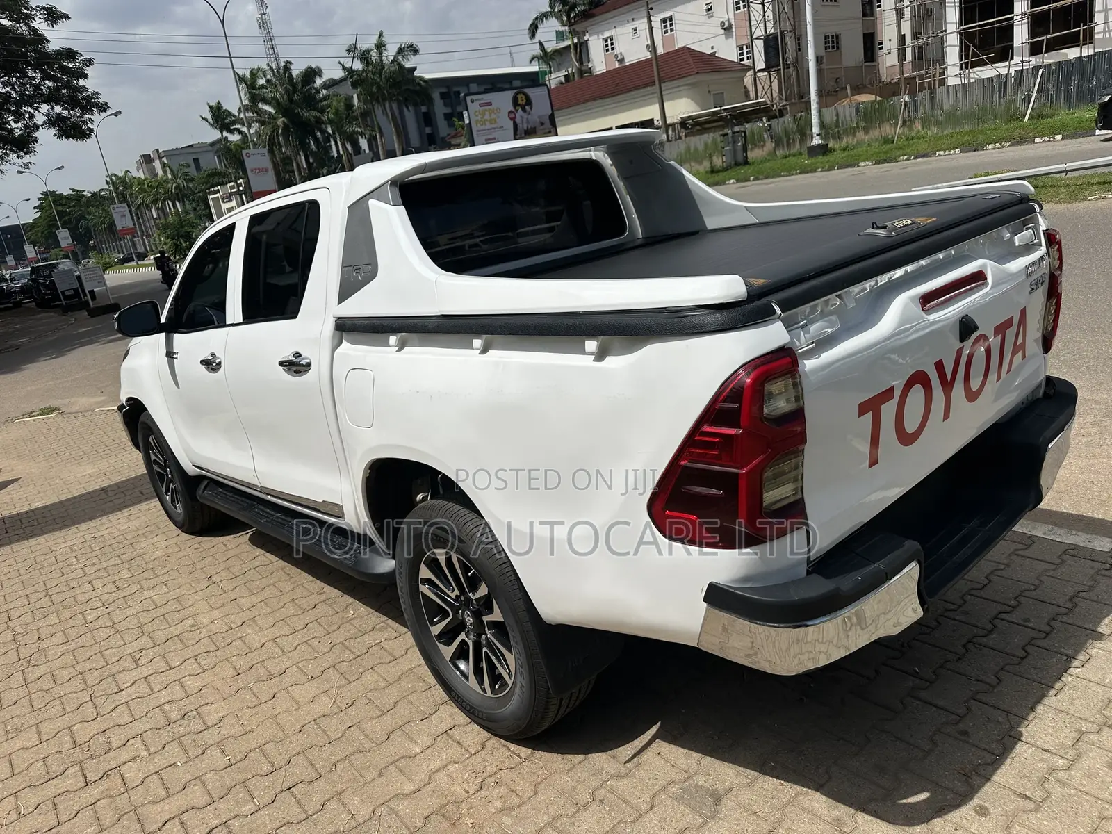 Toyota Hilux SR 4x4 2017 Off white
