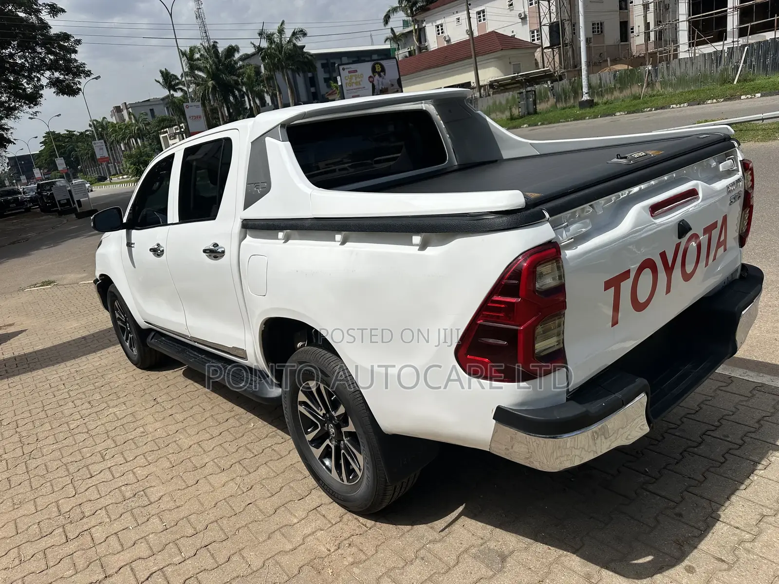 Toyota Hilux SR 4x4 2017 Off white