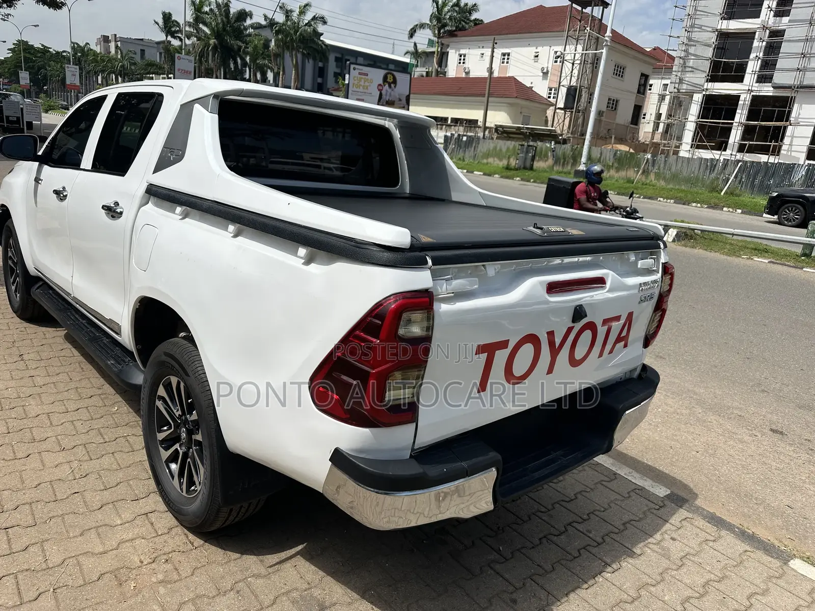 Toyota Hilux SR 4x4 2017 Off white