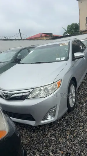 Toyota Camry XLE 4dr Sedan (2.5L 4cyl 6A) 2014 Silver