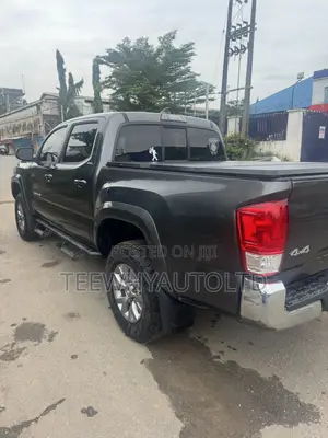 Toyota Tacoma SR5 2018 Gray