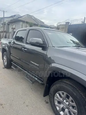Toyota Tacoma SR5 2018 Gray