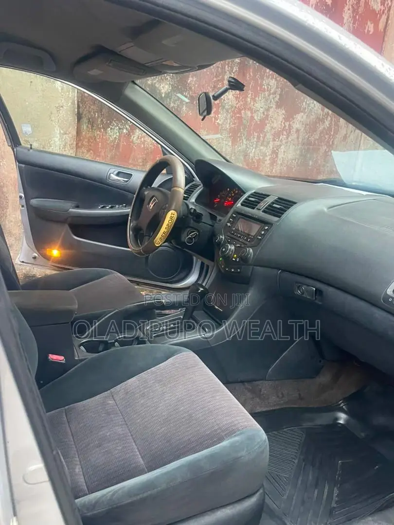 Honda Accord 2005 Silver