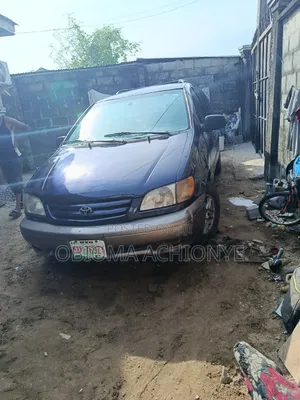 Toyota Sienna LE 2003 Blue