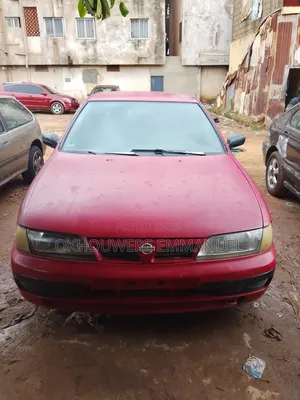 Nissan Almera 2000 Red