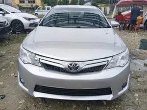 Toyota Camry XLE 4dr Sedan (2.5L 4cyl 6A) 2012 Silver